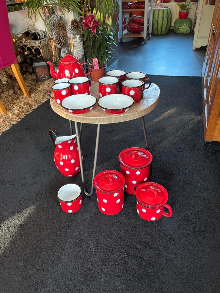 Vintage Emaille Servies met Rode Stippen, Antiek en Kunst, Antiek | Servies compleet, Ophalen of Verzenden