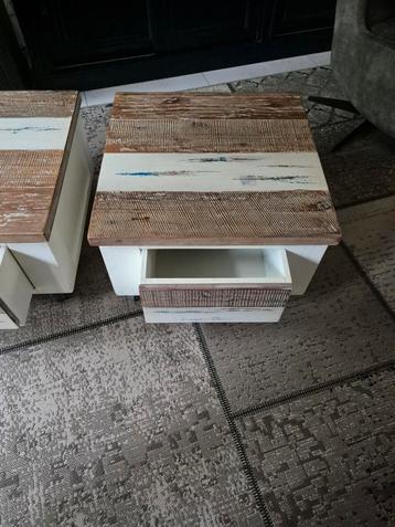 Twee salontafels beschikbaar voor biedingen