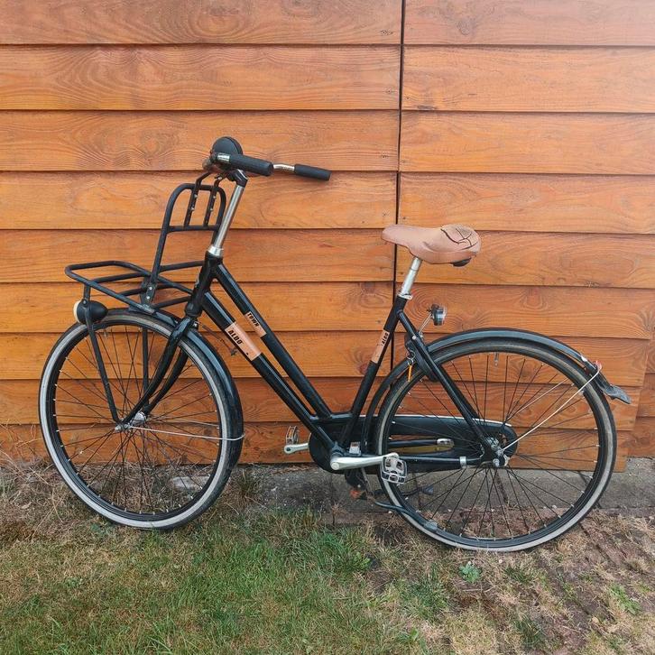 Omafiets damesfiets zwart met rekje fiets Aldo Town mannen, Fietsen en Brommers, Fietsen | Dames | Omafietsen, Gebruikt, Ophalen