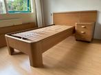 Prachtig mooi 1- persoons senior bed met nachtkastje mobiel, Huis en Inrichting, Ophalen, Zo goed als nieuw, Eenpersoons, Licht eiken