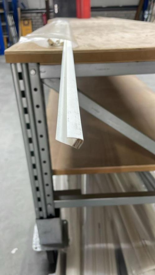 Grosfillex begin- en eindprofiel wit 260cm, Doe-het-zelf en Verbouw, Plinten en Afwerking, Nieuw, Plinten, Kunststof, 250 cm of meer