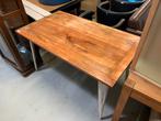 Vintage houten tafel met witte poten, Ophalen, Zo goed als nieuw