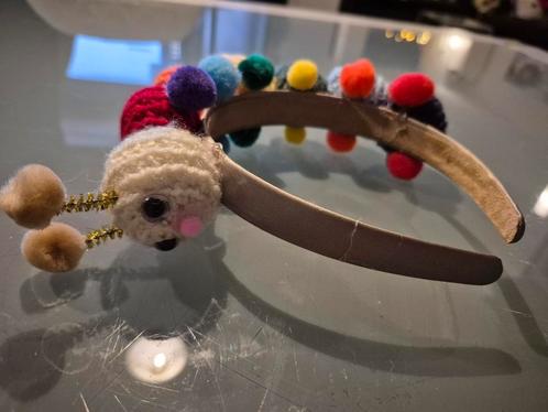 Zelfgehaakte rups diadeem, Sieraden, Tassen en Uiterlijk, Overige Accessoires, Nieuw, Ophalen of Verzenden