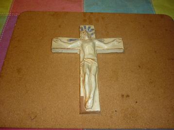 Keramieken Aardewerk kruis met Jezus erop  beschikbaar voor biedingen