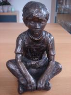 Bronskleurig Beeld Jongen in kleermakerszit 1977, Ophalen of Verzenden, Gebruikt, Mens