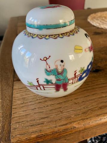 Chinese gemberpot beschikbaar voor biedingen