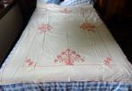 Vintage Oud-roze geborduurd creme tafelkleed 120 x 170 cm, Verzenden, Gebruikt, Rechthoek, Binnen