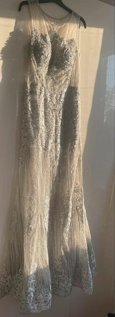 Avondjurk in zilverkleur, maat 38, Kleding | Dames, Gelegenheidskleding, Zo goed als nieuw, Galajurk, Maat 38/40 (M), Ophalen of Verzenden
