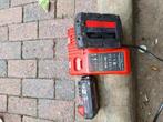 Milwaukee oplader met 2 accu's, Doe-het-zelf en Verbouw, Ophalen, Gebruikt