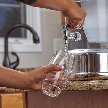 Nieuw waterfilter 9 liter incl 5 filters beschikbaar voor biedingen