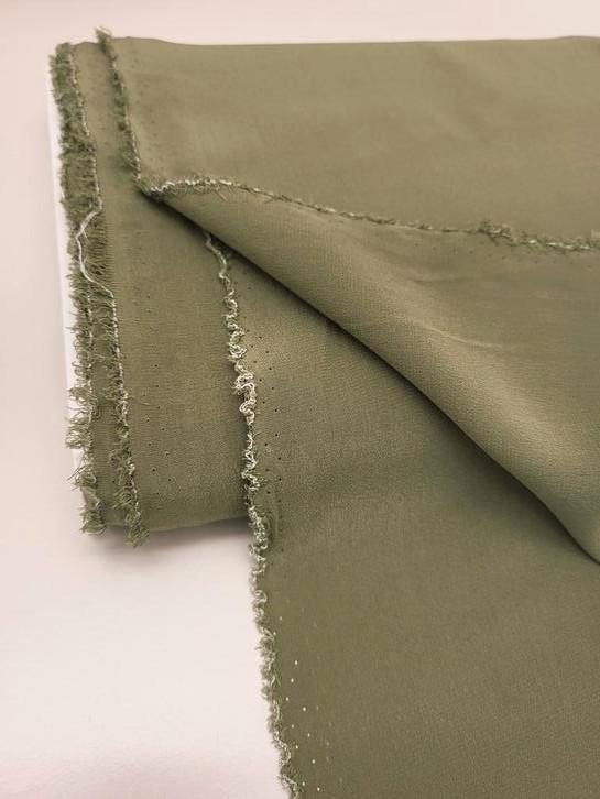 Crepe de chine 100% zijde olijfgroen 6 meter, Hobby en Vrije tijd, Stoffen en Lappen, Nieuw, Katoen, 120 cm of meer, 30 tot 200 cm