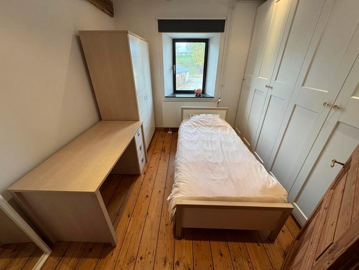 Tienerkamer bed, nachtkastje, kleerkast en bureau, Kinderen en Baby's, Kinderkamer | Complete kinderkamers, Gebruikt, Jongetje of Meisje