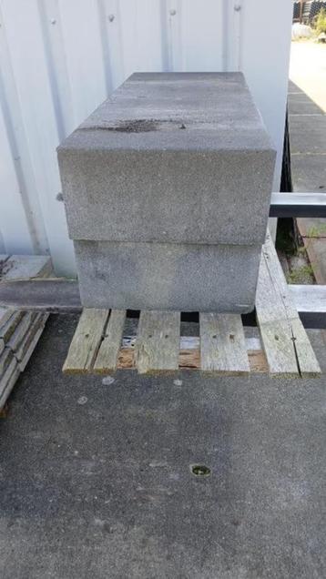 Restpartij stenen 100 x 40 x 20 x 4 cm beschikbaar voor biedingen