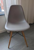 Set van 4 Vitra Plastic Chairs Eames, Ophalen, Kunststof, Design, Zo goed als nieuw