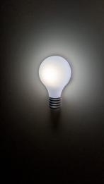 Lightbulb Pushlight druklamp voor € 2,-, Overige typen, Nieuw, Ophalen of Verzenden, Design van een fittinglamp