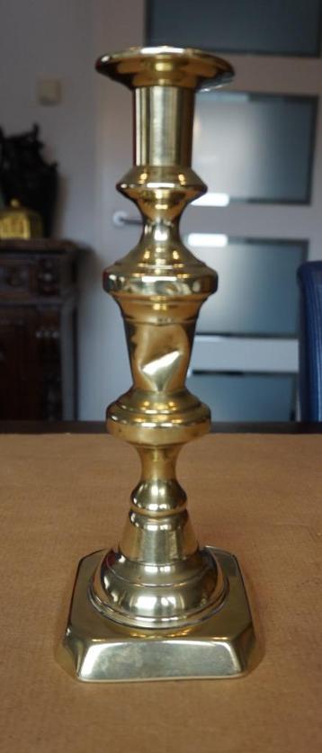 Oude Engelse kandelaar  beschikbaar voor biedingen