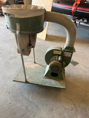 Goed werkende  stof afzuig machine voor zaagtafel en schuurm beschikbaar voor biedingen