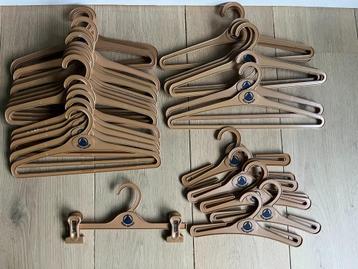 42 Klerenhangers petit bateau kinder kledinghangers beschikbaar voor biedingen