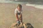 959065 Locatie onbekend Jongen op Strand 1948 Gelopen met, Verzamelen, Ansichtkaarten | Nederland, Ophalen of Verzenden, 1940 tot 1960
