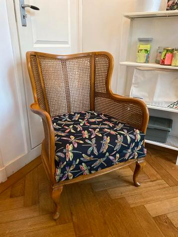 Houten Fauteuil met Libellenmotief beschikbaar voor biedingen