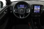 Volvo XC40 B4 (M-HYBRID) PLUS BLACK EDITION -PANO.DAK|HARMAN, Auto's, Volvo, 12 maanden, Euro 6, 4 cilinders, Zwart