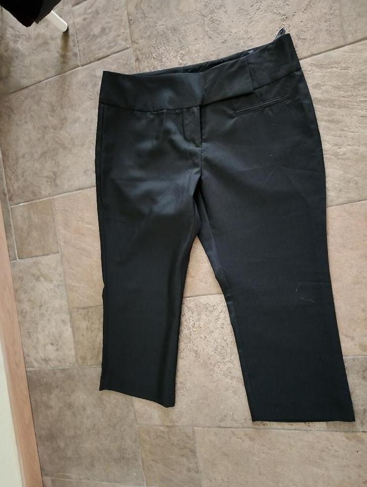 Bijna Nieuwe Zwarte Driekwart Broek Maat 46, Kleding | Dames, Broeken en Pantalons, Zo goed als nieuw, Maat 46/48 (XL) of groter
