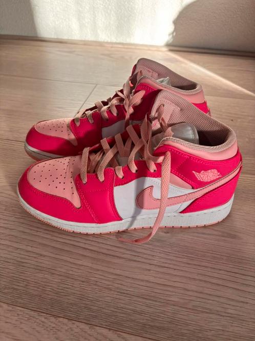 Nike air jordans mid fierce pink, Kleding | Dames, Schoenen, Zo goed als nieuw, Sneakers of Gympen, Roze, Ophalen of Verzenden