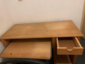 Houten Bureau met Lade en Toetsenbordlade beschikbaar voor biedingen