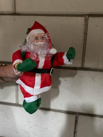 Kleine kerstmannen (meerdere beschikbaar) beschikbaar voor biedingen