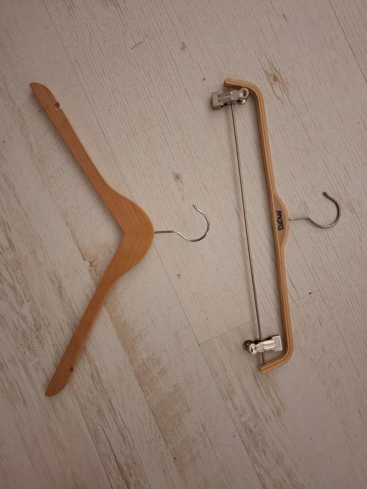 Houten kledinghangers en broekenhangers - Grote partij!, Kleding | Dames, Kledinghangers, Ophalen