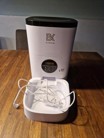 Bowkan automatische voerbak beschikbaar voor biedingen