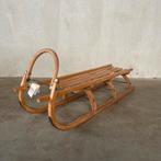 Oude slee, houten slee, sleeen, winter decoratie, kerst, Ophalen