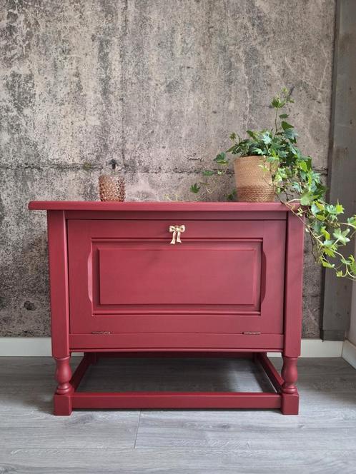 Opgeknapte klepkast/dekenkistje/speelgoedkist cranberry, Huis en Inrichting, Woonaccessoires | Kisten, Zo goed als nieuw, 50 tot 75 cm