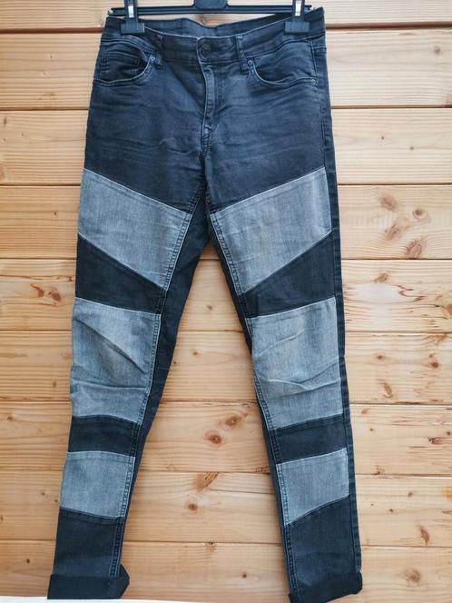 H&M jeans met kleurblokken 40, Kleding | Dames, Spijkerbroeken en Jeans, Gedragen, W30 - W32 (confectie 38/40), Grijs, Verzenden