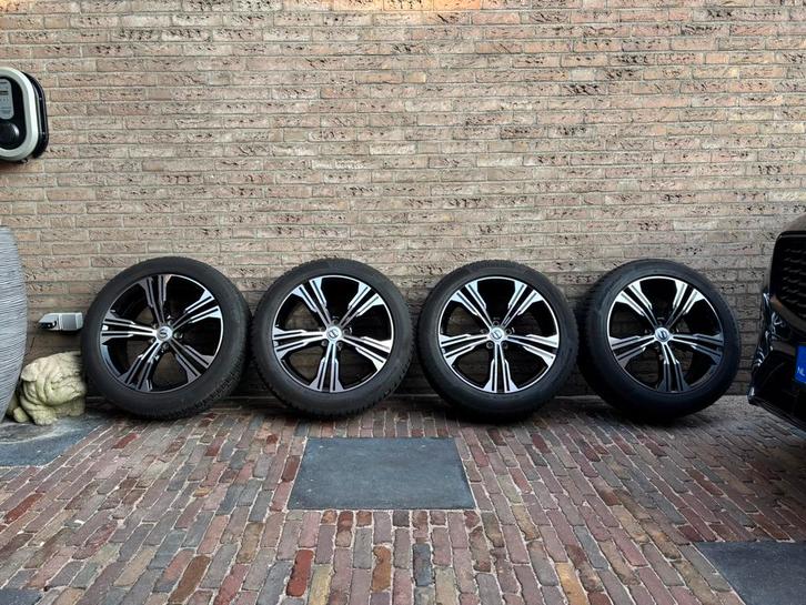 Lichtmetalen velgen met winterbanden Volvo XC 40, Auto-onderdelen, Banden en Velgen, Banden en Velgen, Winterbanden, 19 inch, 235 mm