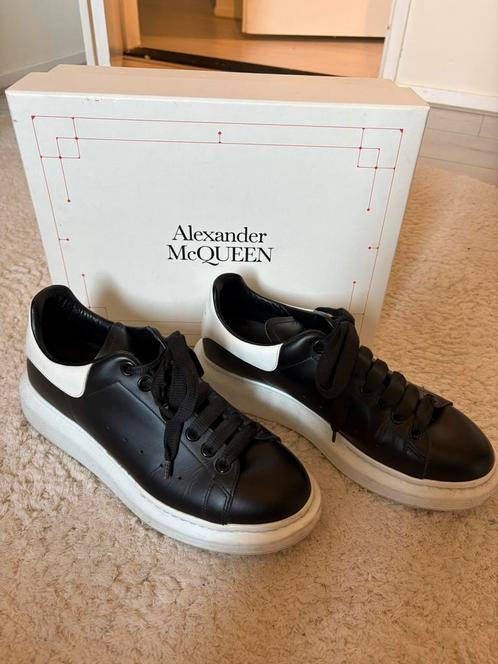 Alexander McQueen dames schoenen maat 40, Kleding | Dames, Schoenen, Zo goed als nieuw, Sneakers of Gympen, Zwart, Ophalen