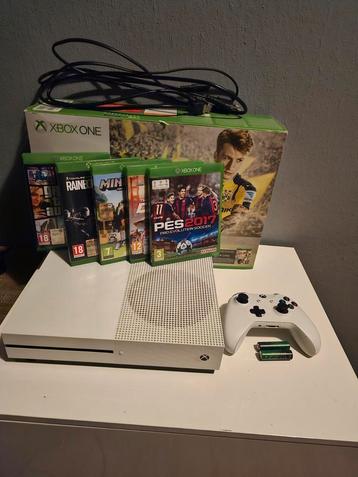 Xbox one s met doos en spellen  beschikbaar voor biedingen