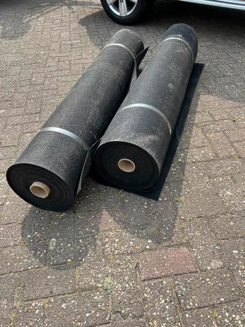 2 Rollen Rubber, dikte 4 mm. beschikbaar voor biedingen