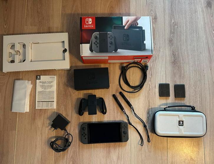 Nintendo Switch Fortnite Edition, Spelcomputers en Games, Spelcomputers | Nintendo Switch, Zo goed als nieuw, Switch 2019 Upgrade