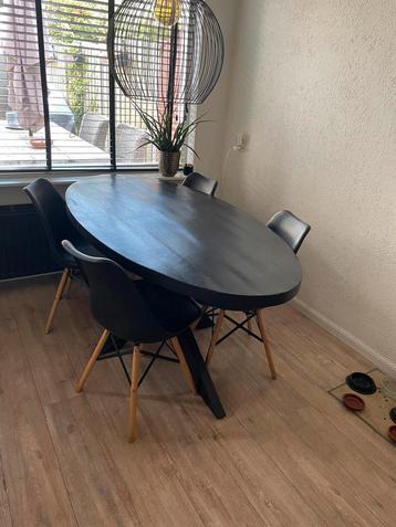 Eettafel mangohout beschikbaar voor biedingen