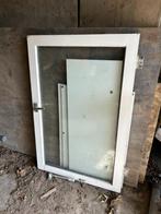 Raam met dubbelglas en handgreep, Doe-het-zelf en Verbouw, Glas en Ramen, Ophalen, Gebruikt, Gevelraam of Ruit, Dubbelglas