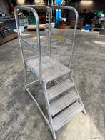 Verrijdbare aluminium platform trap, Ophalen, Zo goed als nieuw, Minder dan 2 meter