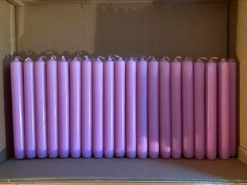 60 vintage nieuwe lila kaarsen van de Bijenkorf, Huis en Inrichting, Woonaccessoires | Kandelaars en Kaarsen, Nieuw, Kaars, Minder dan 25 cm