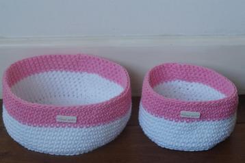 Setje mandjes roze met wit, kinderkamer, babykamer beschikbaar voor biedingen
