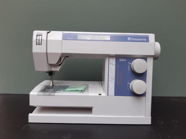 Husqvarna 215, Hobby en Vrije tijd, Naaimachines en Toebehoren, Gebruikt, Naaimachine, Husqvarna, Ophalen of Verzenden