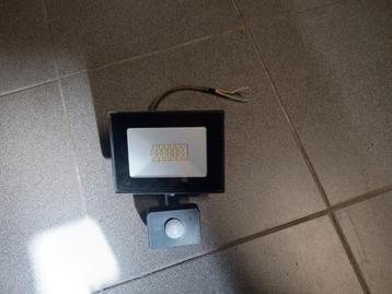 Led schijnwerper met sensor 20w.  beschikbaar voor biedingen