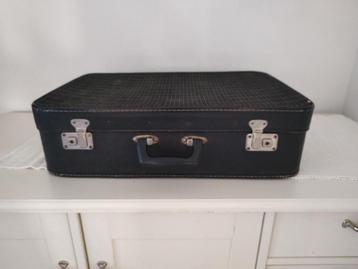 K412 VINTAGE zwarte jaren 60 koffer van geperst karton beschikbaar voor biedingen