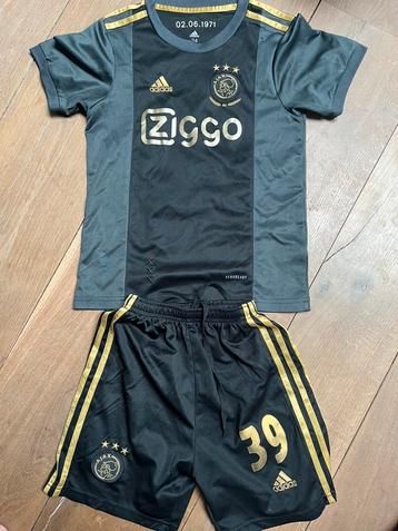 Adidas Antony voetbal pak maat 140 beschikbaar voor biedingen