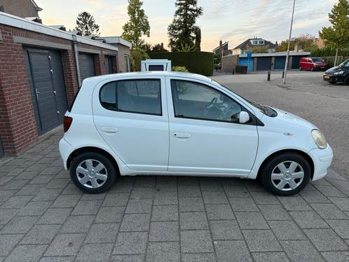 Toyota Yaris 1.0 16V Vvti 5DR Linea SOL 2004 Wit, Auto diversen, Overige Auto diversen, Ophalen