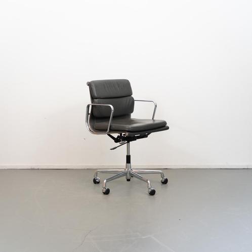 1 Vitra Eames Ea 217 Licht Grijs Leer chroom, Huis en Inrichting, Bureaustoelen, Zo goed als nieuw, Bureaustoel, Ergonomisch